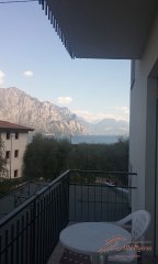 albergo-malcesine-camera-matrimoniale-economica6-terrazza.jpg